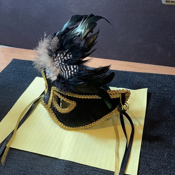 Vntg Carnaval/Masquerade Ladies Feather Plumed (Final Price) - Picture 3 of 6